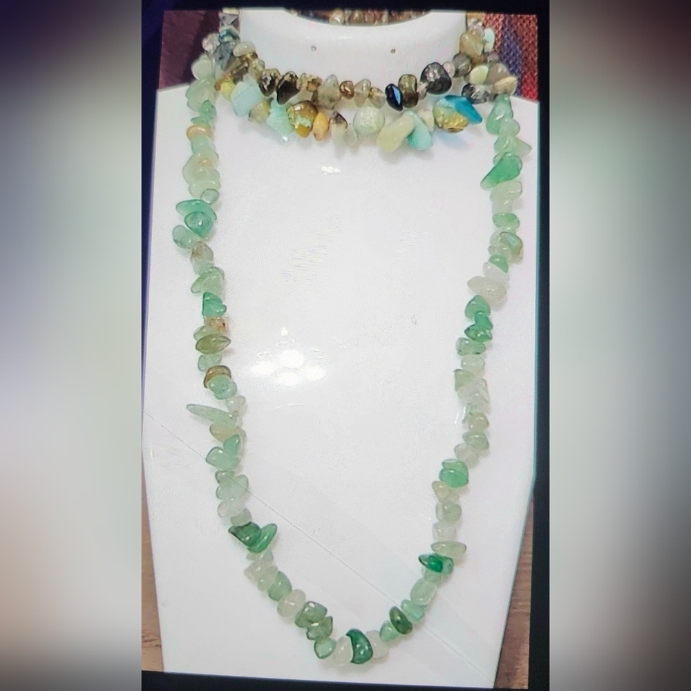 Green Gemstone Chip Beaded Bracelet - Elegant Natural Stone